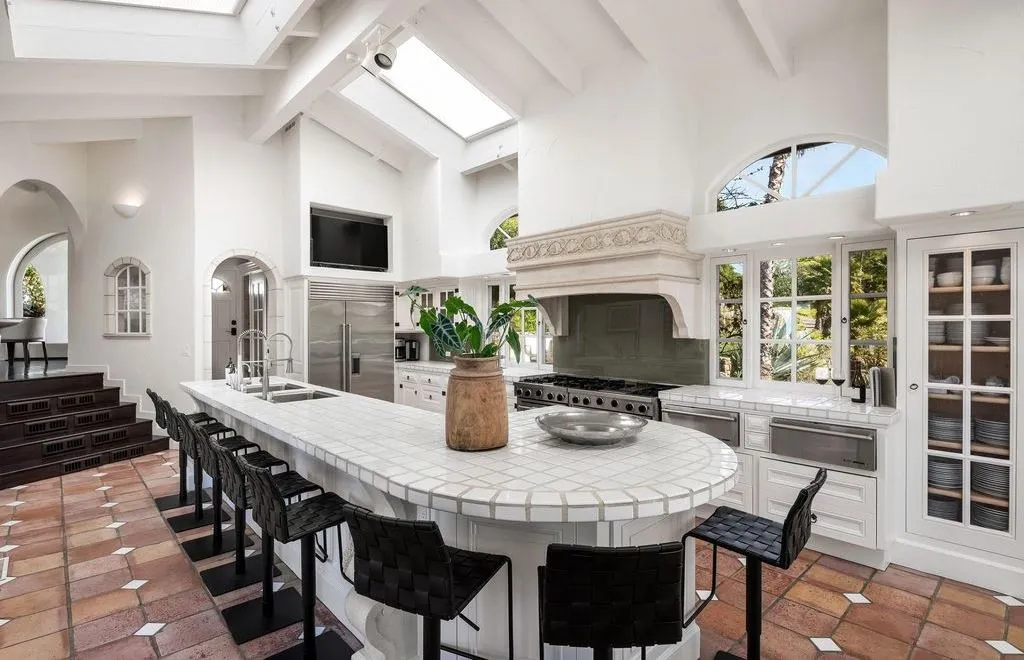 Villa Montebella: A Versatile California Estate for Living or Vacationing Asks $11.249 Million 11 4377 Warm Springs Rd — Breathtaking Luxury Retreat and Vacation Haven 8