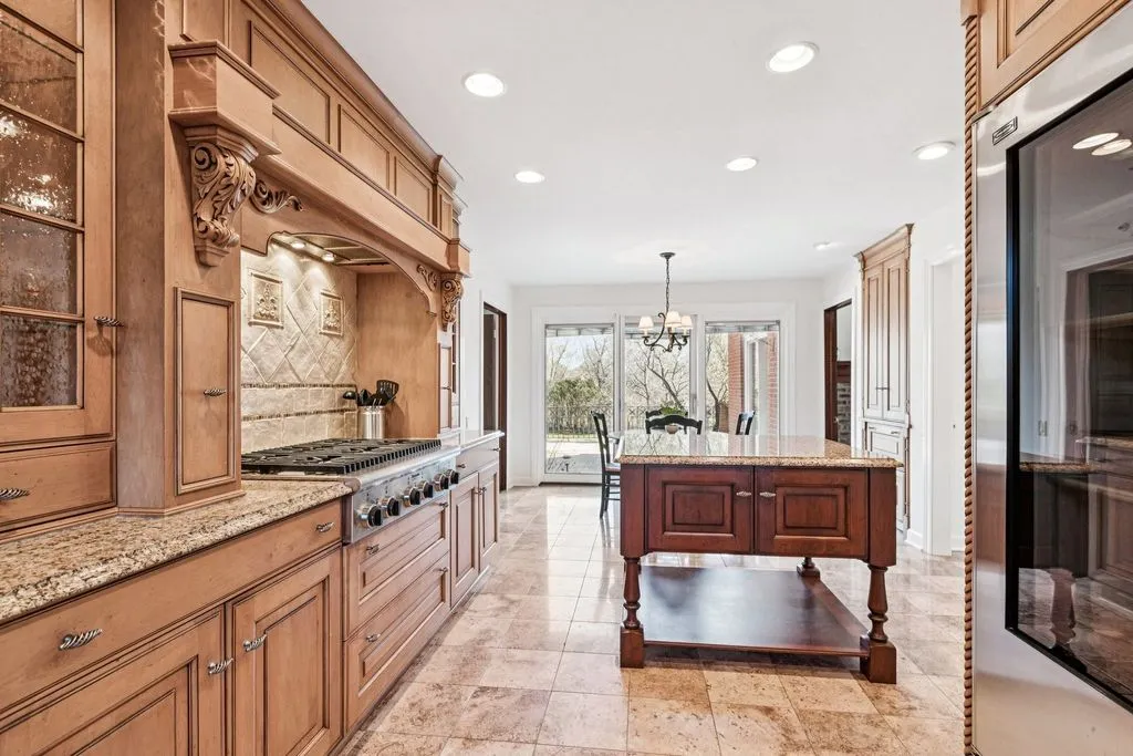 Luxury McIntosh Estate in Illinois with Expansive Living and Versatility Offered at $2.25 Million 14 545 Windsor Rd Stunning Property Delivering Expansive Living and Versatility 10