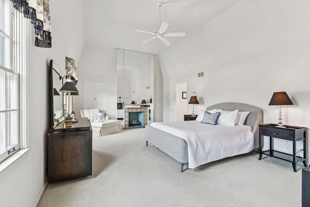 Luxury McIntosh Estate in Illinois with Expansive Living and Versatility Offered at $2.25 Million 26 545 Windsor Rd Stunning Property Delivering Expansive Living and Versatility 12