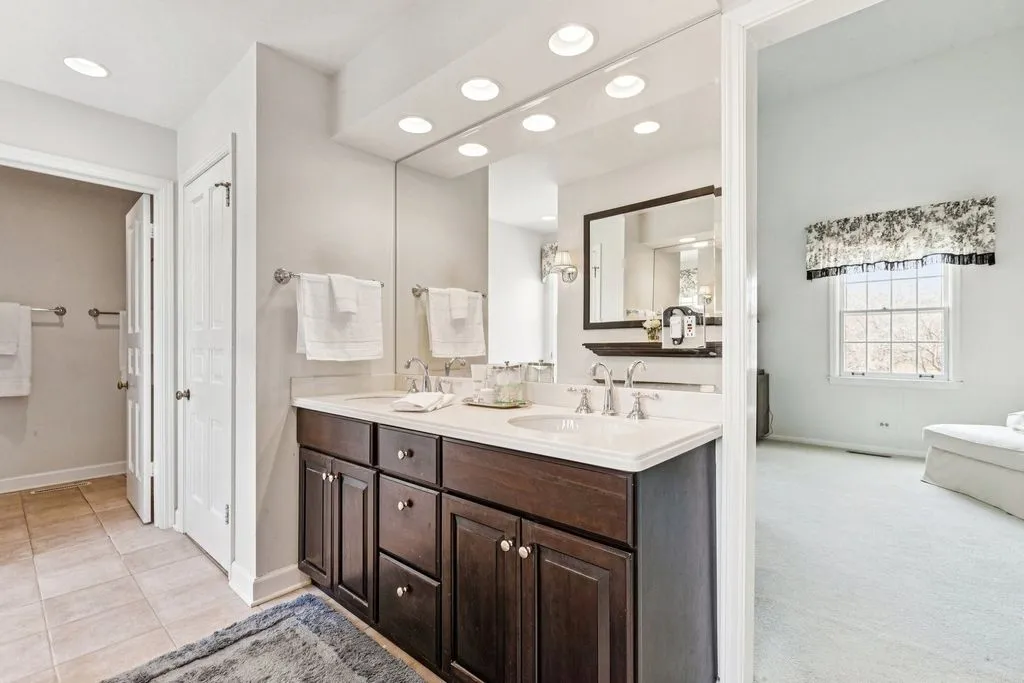 Luxury McIntosh Estate in Illinois with Expansive Living and Versatility Offered at $2.25 Million 27 545 Windsor Rd Stunning Property Delivering Expansive Living and Versatility 13