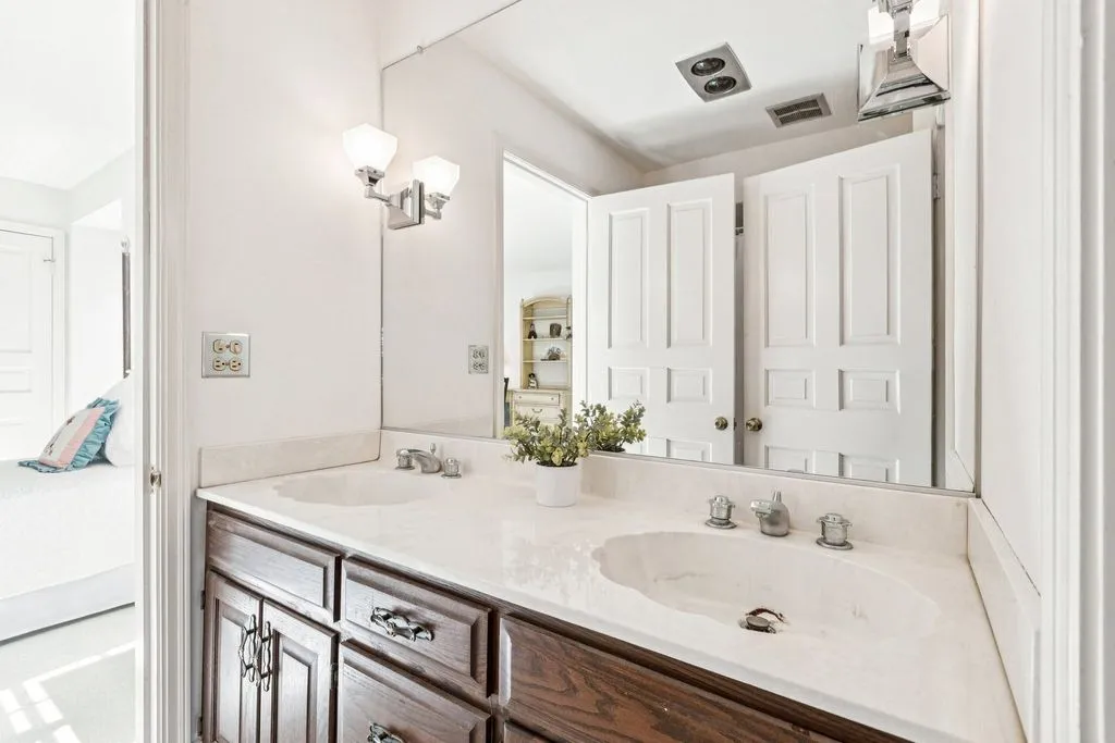 Luxury McIntosh Estate in Illinois with Expansive Living and Versatility Offered at $2.25 Million 29 545 Windsor Rd Stunning Property Delivering Expansive Living and Versatility 15