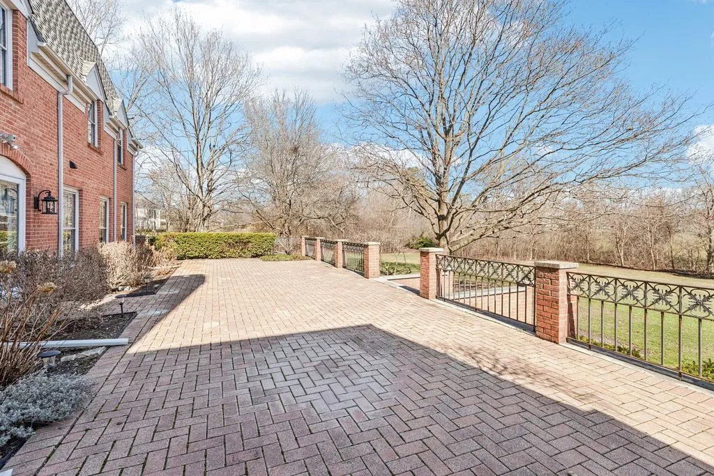 Luxury McIntosh Estate in Illinois with Expansive Living and Versatility Offered at $2.25 Million 16 545 Windsor Rd Stunning Property Delivering Expansive Living and Versatility 16