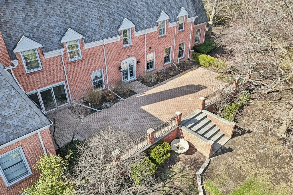 Luxury McIntosh Estate in Illinois with Expansive Living and Versatility Offered at $2.25 Million 17 545 Windsor Rd Stunning Property Delivering Expansive Living and Versatility 17