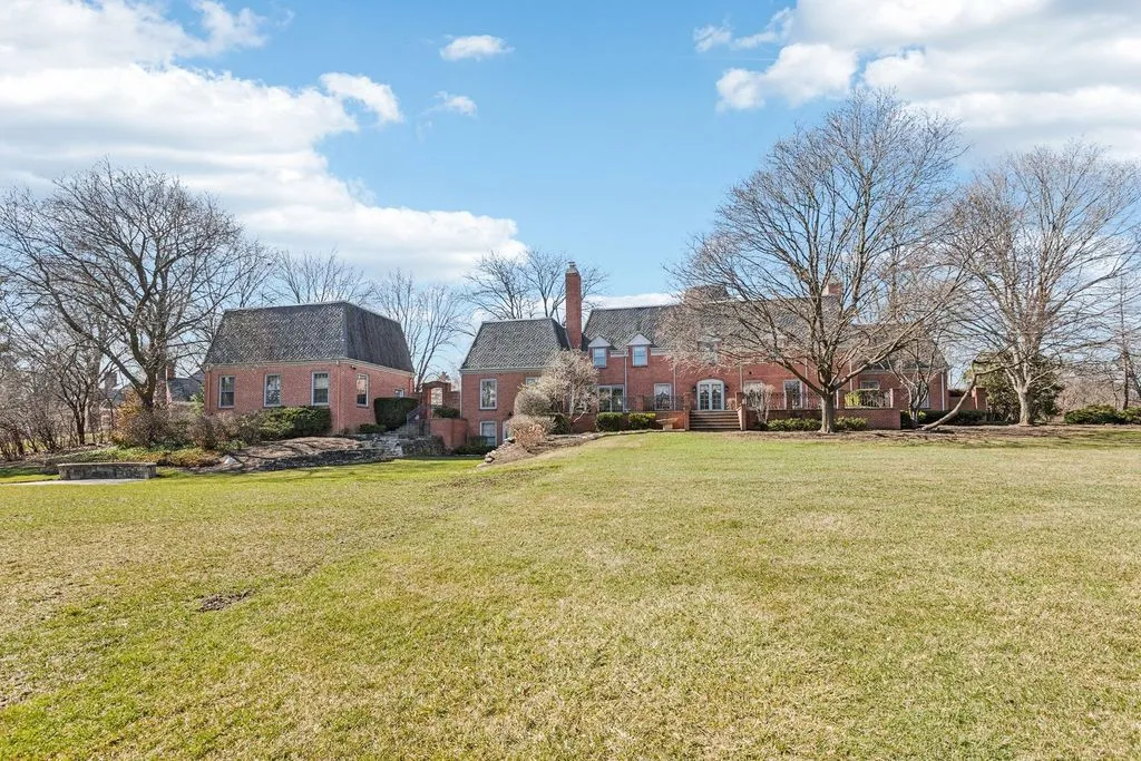 Luxury McIntosh Estate in Illinois with Expansive Living and Versatility Offered at $2.25 Million 18 545 Windsor Rd Stunning Property Delivering Expansive Living and Versatility 18