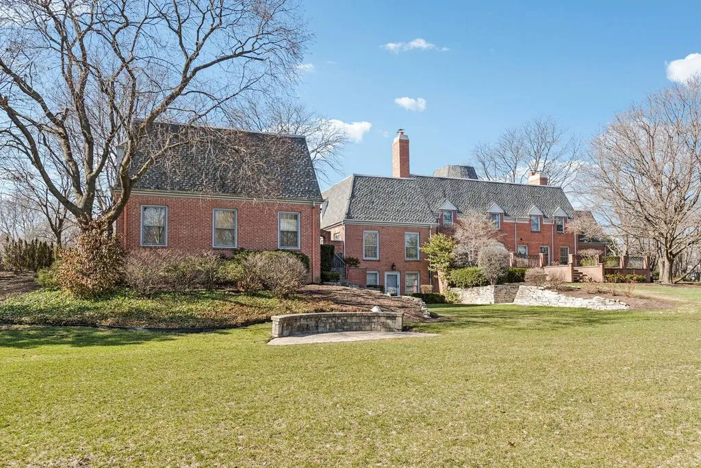 Luxury McIntosh Estate in Illinois with Expansive Living and Versatility Offered at $2.25 Million 19 545 Windsor Rd Stunning Property Delivering Expansive Living and Versatility 19