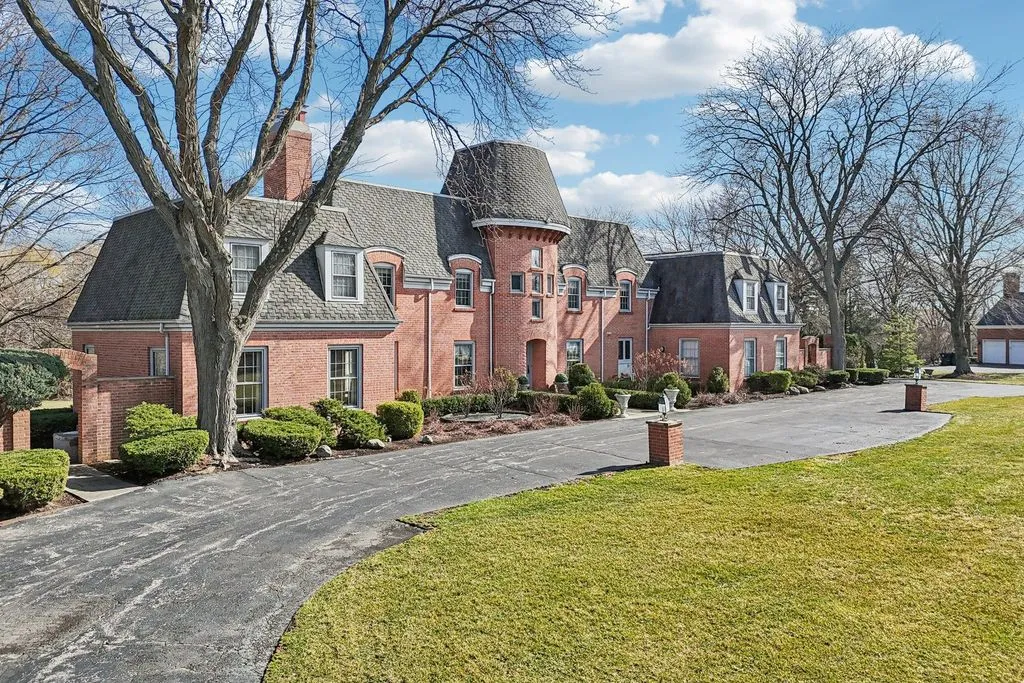 Luxury McIntosh Estate in Illinois with Expansive Living and Versatility Offered at $2.25 Million 24 545 Windsor Rd Stunning Property Delivering Expansive Living and Versatility 25