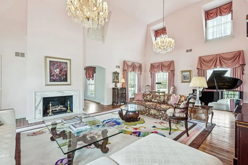 Luxury McIntosh Estate in Illinois with Expansive Living and Versatility Offered at $2.25 Million 9 545 Windsor Rd Stunning Property Delivering Expansive Living and Versatility 4