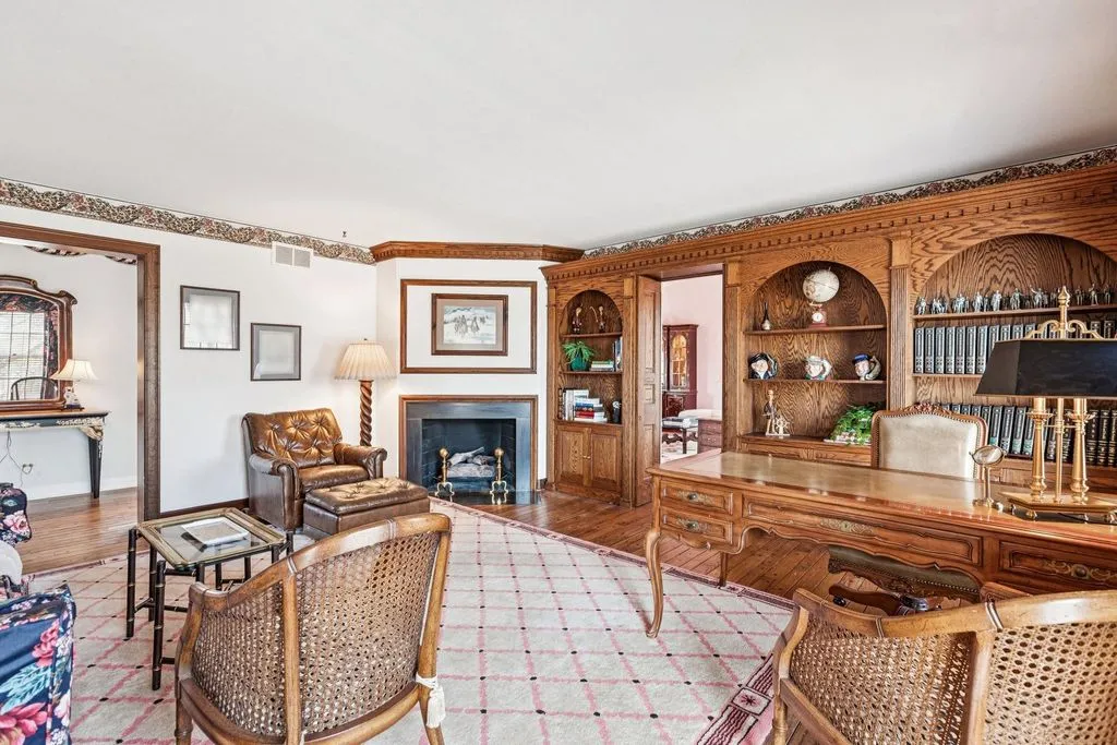 Luxury McIntosh Estate in Illinois with Expansive Living and Versatility Offered at $2.25 Million 11 545 Windsor Rd Stunning Property Delivering Expansive Living and Versatility 6