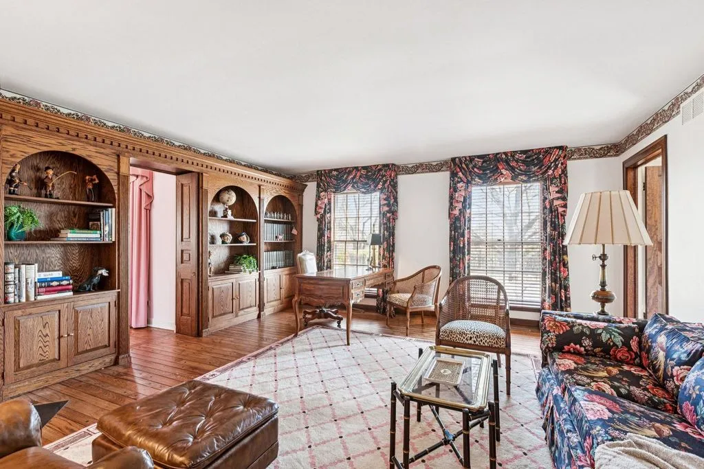 Luxury McIntosh Estate in Illinois with Expansive Living and Versatility Offered at $2.25 Million 12 545 Windsor Rd Stunning Property Delivering Expansive Living and Versatility 7