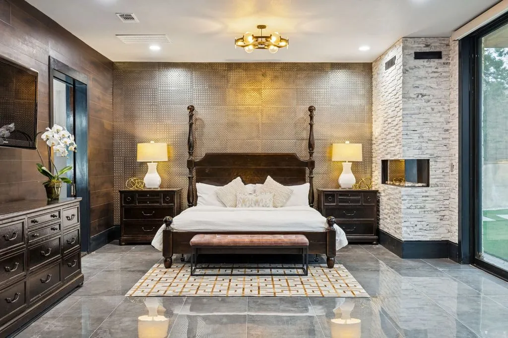 Luxury Texas Home Blending Privacy, Style, and Indoor-Outdoor Living for $4.433M 21 6766 Northaven Rd Stunning Texas Estate Offering Privacy and Exceptional Indoor Outdoor Living 16