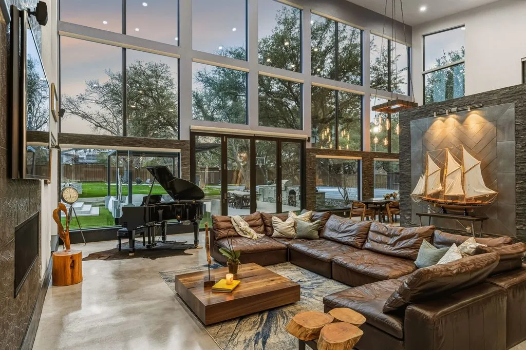 Luxury Texas Home Blending Privacy, Style, and Indoor-Outdoor Living for $4.433M 15 6766 Northaven Rd Stunning Texas Estate Offering Privacy and Exceptional Indoor Outdoor Living 2