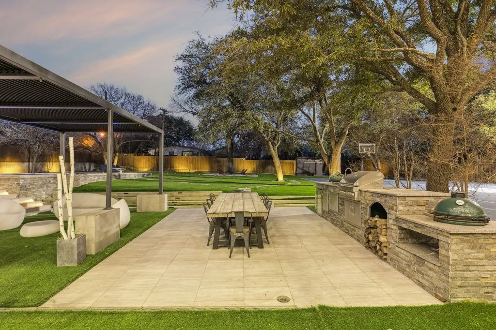 Luxury Texas Home Blending Privacy, Style, and Indoor-Outdoor Living for $4.433M 17 6766 Northaven Rd Stunning Texas Estate Offering Privacy and Exceptional Indoor Outdoor Living 6