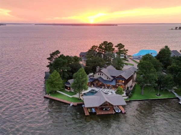 State-of-the-Art Waterfront Estate Designed by Mark Todd in Texas Lists for $4.825 Million