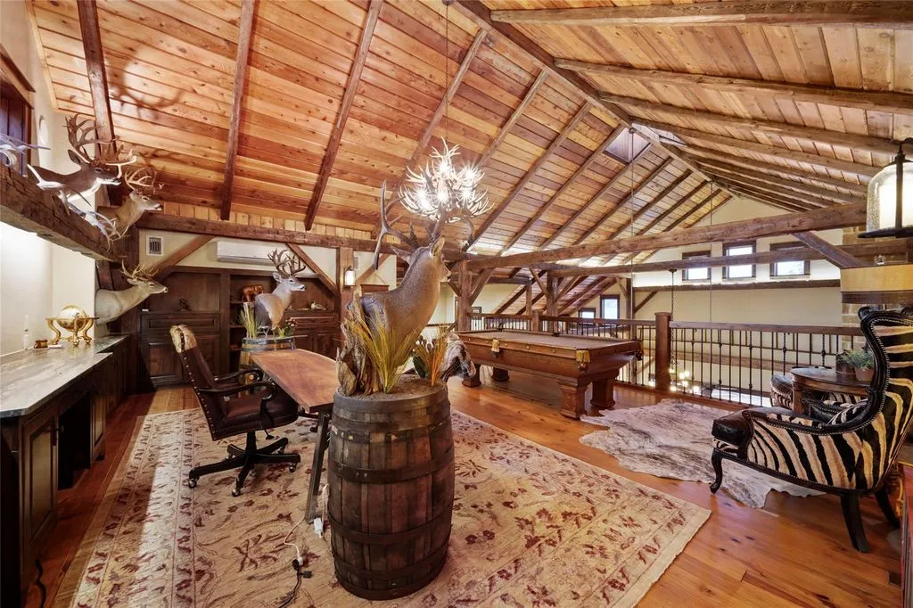 State-of-the-Art Waterfront Estate Designed by Mark Todd in Texas Lists for $4.825 Million 23 9144 Escondido Dr Showcases a Stunning Mark Todd–Designed Waterfront Masterpiece 17