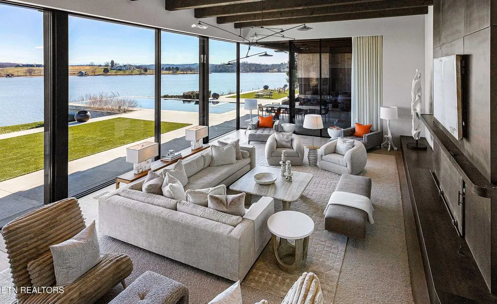 An Extraordinary $9.95 Million Tennessee Residence Framed by Sweeping Water Views 13 An Extraordinary 9.95 Million Tennessee Residence Framed by Sweeping Water Views 10