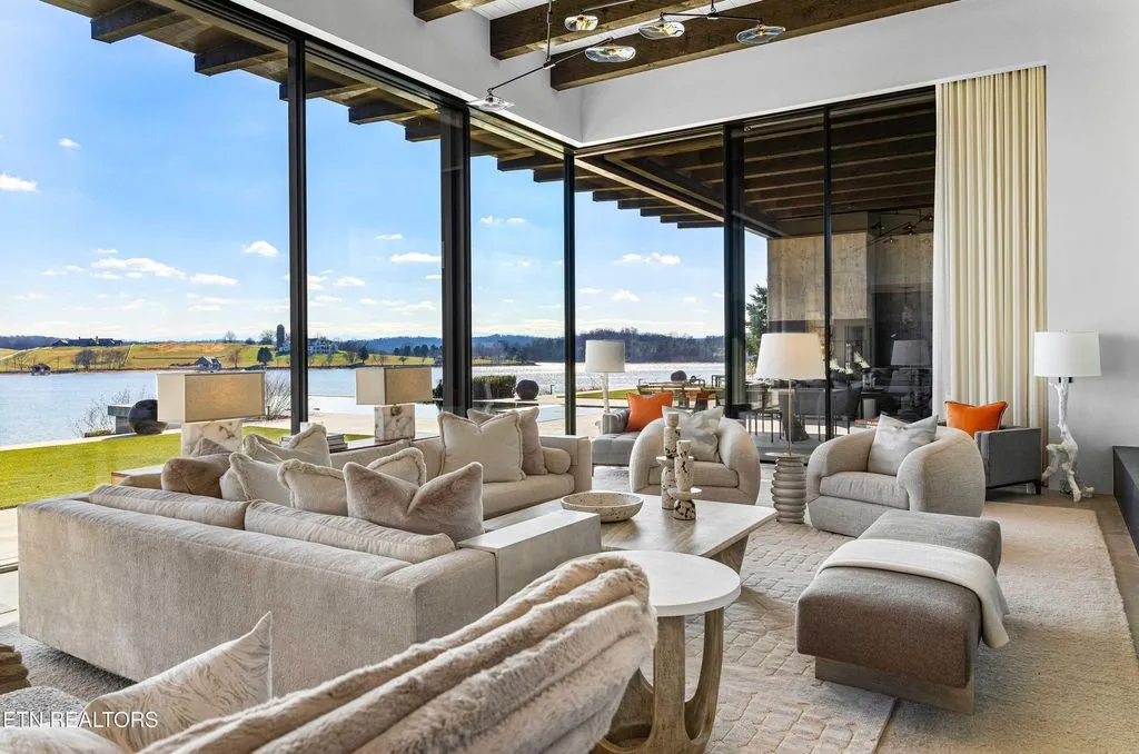 An Extraordinary $9.95 Million Tennessee Residence Framed by Sweeping Water Views 14 An Extraordinary 9.95 Million Tennessee Residence Framed by Sweeping Water Views 11