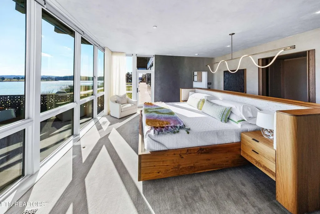 An Extraordinary $9.95 Million Tennessee Residence Framed by Sweeping Water Views 15 An Extraordinary 9.95 Million Tennessee Residence Framed by Sweeping Water Views 12