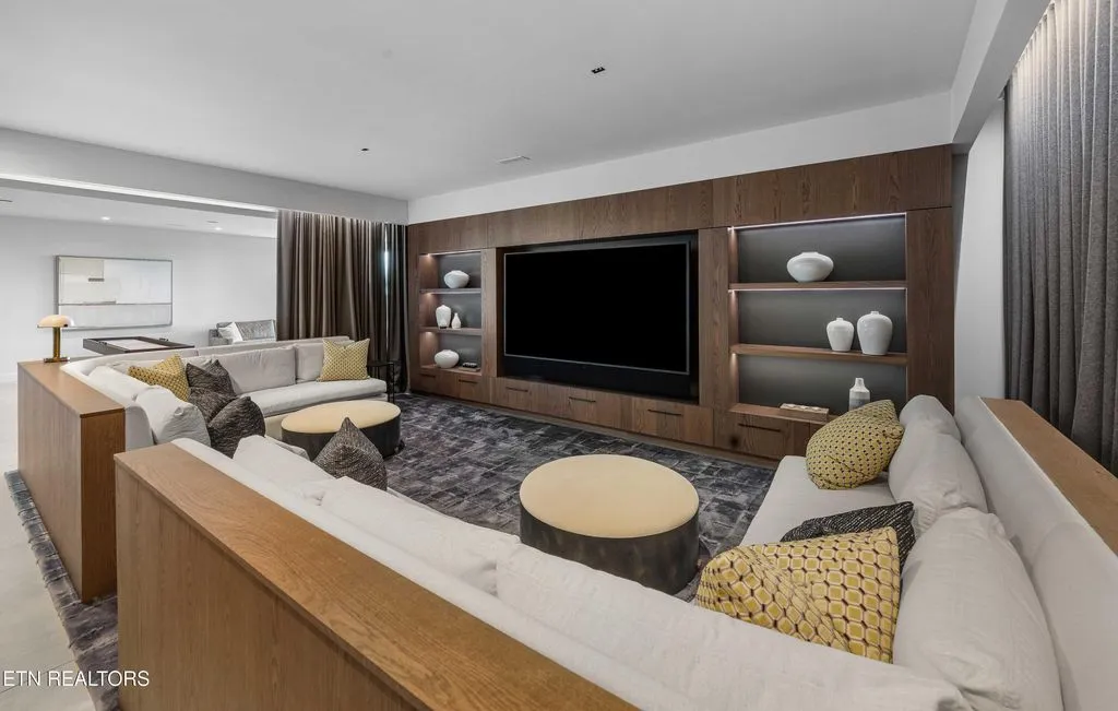 An Extraordinary $9.95 Million Tennessee Residence Framed by Sweeping Water Views 16 An Extraordinary 9.95 Million Tennessee Residence Framed by Sweeping Water Views 14