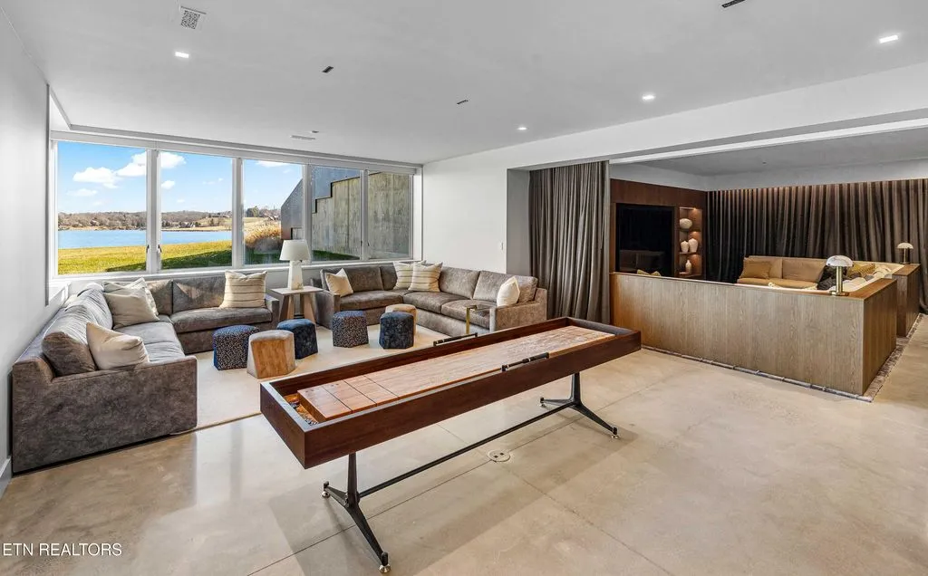 An Extraordinary $9.95 Million Tennessee Residence Framed by Sweeping Water Views 17 An Extraordinary 9.95 Million Tennessee Residence Framed by Sweeping Water Views 15