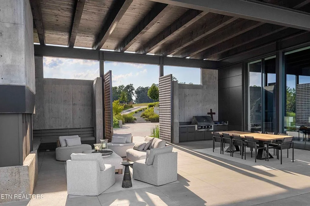 An Extraordinary $9.95 Million Tennessee Residence Framed by Sweeping Water Views 19 An Extraordinary 9.95 Million Tennessee Residence Framed by Sweeping Water Views 17