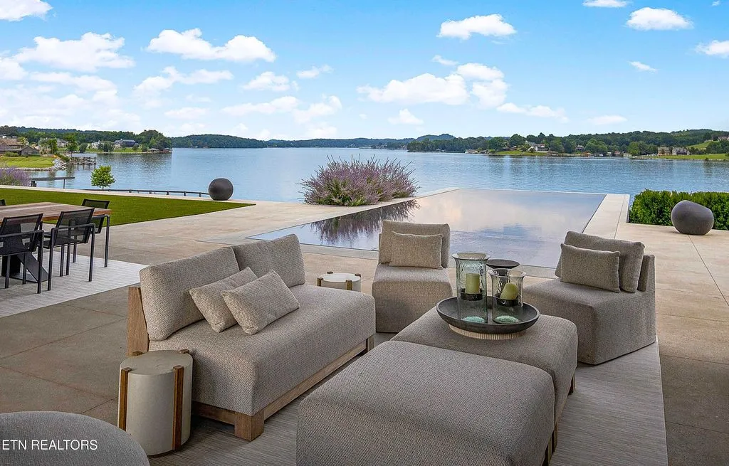 An Extraordinary $9.95 Million Tennessee Residence Framed by Sweeping Water Views 30 An Extraordinary 9.95 Million Tennessee Residence Framed by Sweeping Water Views 19