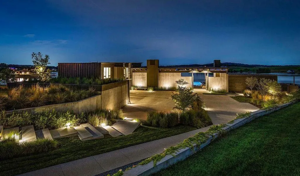 An Extraordinary $9.95 Million Tennessee Residence Framed by Sweeping Water Views 5 An Extraordinary 9.95 Million Tennessee Residence Framed by Sweeping Water Views 1 result result