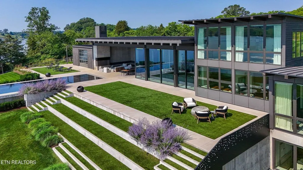 An Extraordinary $9.95 Million Tennessee Residence Framed by Sweeping Water Views 25 An Extraordinary 9.95 Million Tennessee Residence Framed by Sweeping Water Views 25