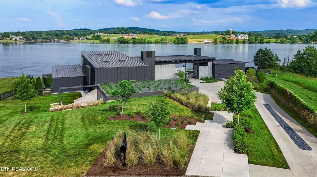 An Extraordinary $9.95 Million Tennessee Residence Framed by Sweeping Water Views 26 An Extraordinary 9.95 Million Tennessee Residence Framed by Sweeping Water Views 26
