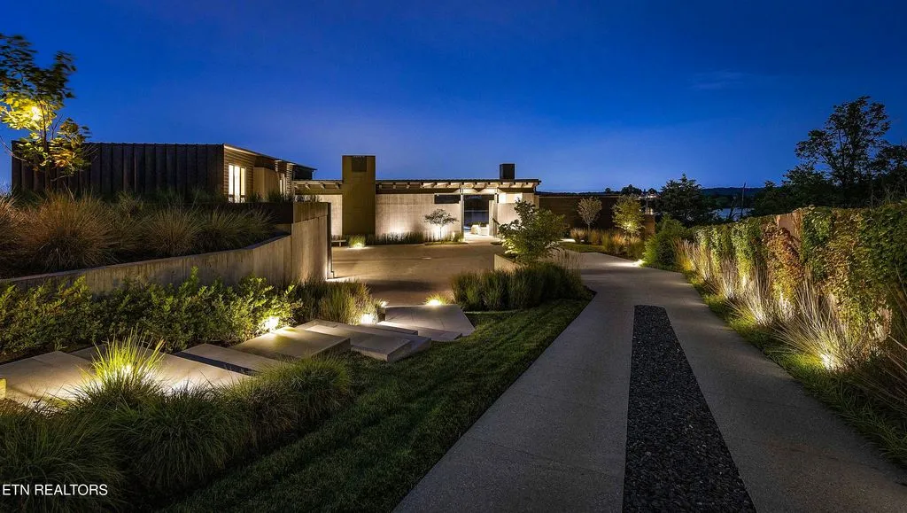 An Extraordinary $9.95 Million Tennessee Residence Framed by Sweeping Water Views 27 An Extraordinary 9.95 Million Tennessee Residence Framed by Sweeping Water Views 27