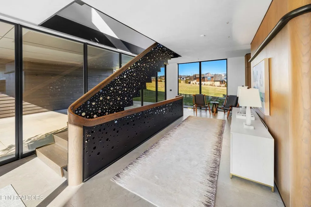 An Extraordinary $9.95 Million Tennessee Residence Framed by Sweeping Water Views 7 An Extraordinary 9.95 Million Tennessee Residence Framed by Sweeping Water Views 4