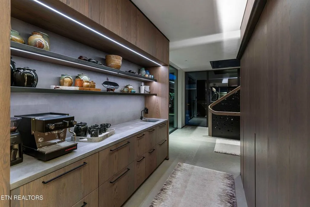 An Extraordinary $9.95 Million Tennessee Residence Framed by Sweeping Water Views 8 An Extraordinary 9.95 Million Tennessee Residence Framed by Sweeping Water Views 5