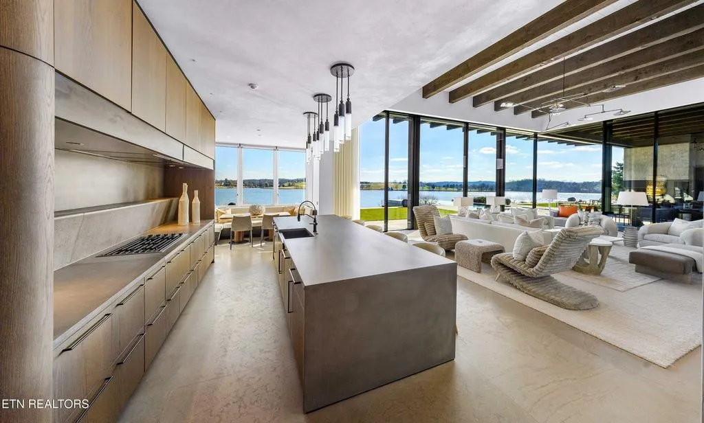 An Extraordinary $9.95 Million Tennessee Residence Framed by Sweeping Water Views 9 An Extraordinary 9.95 Million Tennessee Residence Framed by Sweeping Water Views 6