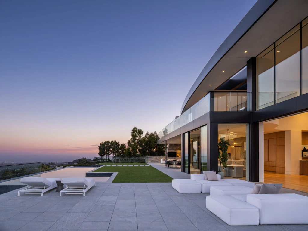 Crestwood Residence by Landry Design Group, A Refined Hillside Estate Balancing Modern Luxury and Timeless Elegance 12 Crestwood Residence by Landry Design Group, A Refined Hillside Estate Balancing Modern Luxury and Timeless Elegance