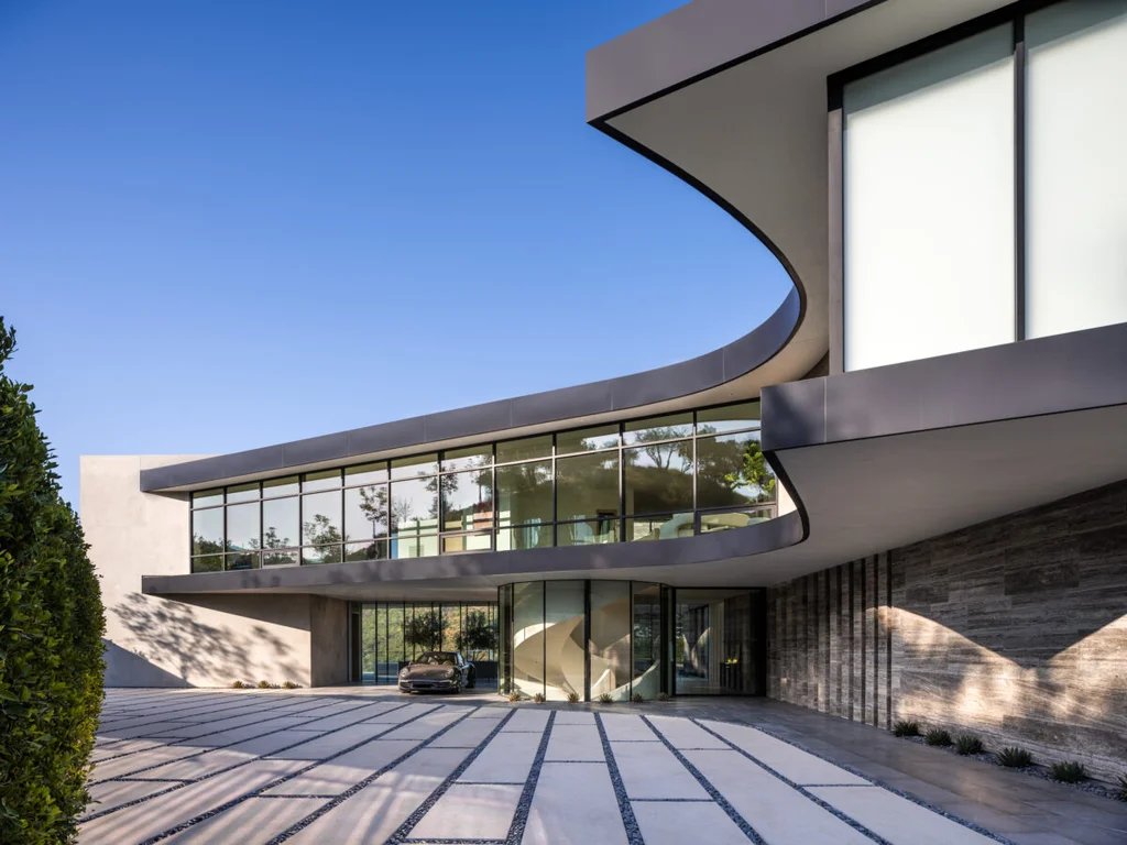 Crestwood Residence by Landry Design Group, A Refined Hillside Estate Balancing Modern Luxury and Timeless Elegance 11 Crestwood Residence by Landry Design Group A Refined Hillside Estate Balancing Modern Luxury and Timeless Elegance 4