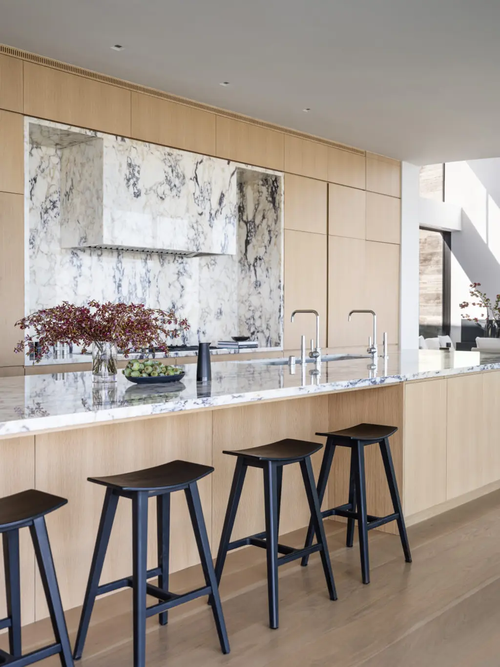 Crestwood Residence by Landry Design Group, A Refined Hillside Estate Balancing Modern Luxury and Timeless Elegance 6 Crestwood Residence by Landry Design Group, A Refined Hillside Estate Balancing Modern Luxury and Timeless Elegance