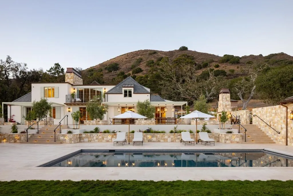 A Sophisticated $11.995 Million California Estate Designed for Inspired Entertaining 5 Inside 10 Encina Dr — A Stunning 11.995 Million Masterpiece of Refined Luxury 1
