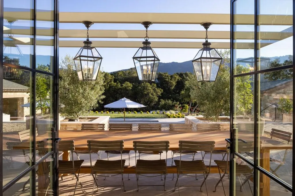 A Sophisticated $11.995 Million California Estate Designed for Inspired Entertaining 13 Inside 10 Encina Dr — A Stunning 11.995 Million Masterpiece of Refined Luxury 12