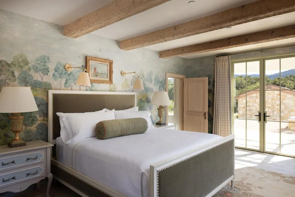 A Sophisticated $11.995 Million California Estate Designed for Inspired Entertaining 21 Inside 10 Encina Dr — A Stunning 11.995 Million Masterpiece of Refined Luxury 16