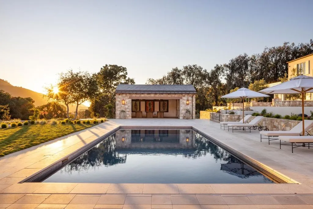 A Sophisticated $11.995 Million California Estate Designed for Inspired Entertaining 14 Inside 10 Encina Dr — A Stunning 11.995 Million Masterpiece of Refined Luxury 2