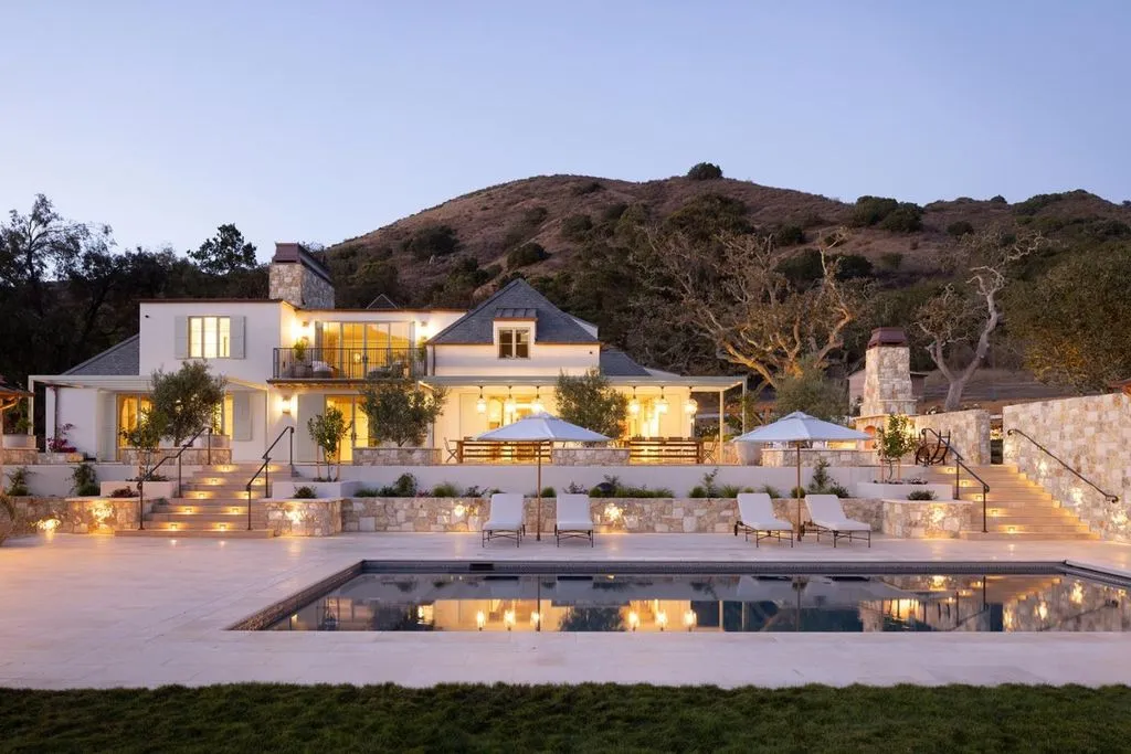 A Sophisticated $11.995 Million California Estate Designed for Inspired Entertaining 23 Inside 10 Encina Dr — A Stunning 11.995 Million Masterpiece of Refined Luxury 23