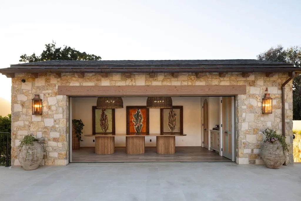 A Sophisticated $11.995 Million California Estate Designed for Inspired Entertaining 27 Inside 10 Encina Dr — A Stunning 11.995 Million Masterpiece of Refined Luxury 27