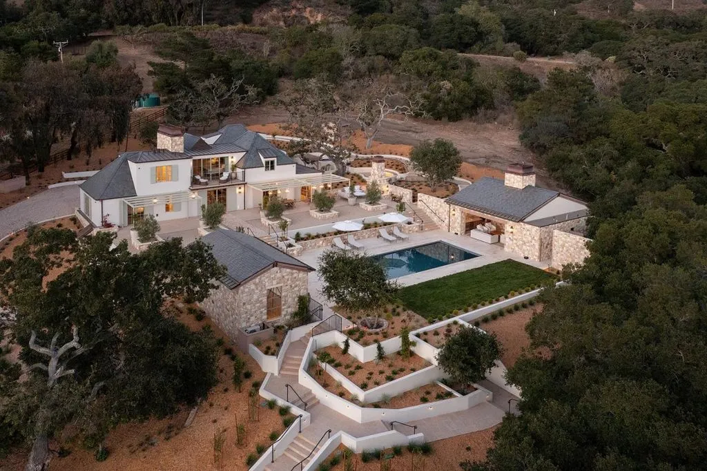 A Sophisticated $11.995 Million California Estate Designed for Inspired Entertaining 6 Inside 10 Encina Dr — A Stunning 11.995 Million Masterpiece of Refined Luxury 4