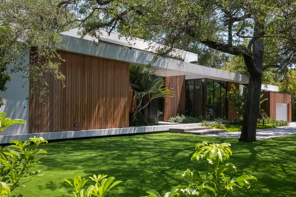 Oaks Residence by SDH Studio Architecture + Design A Floating Contemporary Home Embracing the Canopy of Mature Trees 3 Oaks Residence by SDH Studio Architecture Design A Floating Contemporary Home Embracing the Canopy of Mature Trees 11