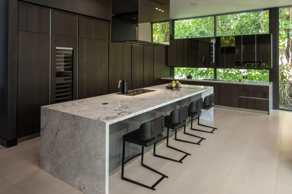 Oaks Residence by SDH Studio Architecture + Design A Floating Contemporary Home Embracing the Canopy of Mature Trees 7 Oaks Residence by SDH Studio Architecture Design A Floating Contemporary Home Embracing the Canopy of Mature Trees 12