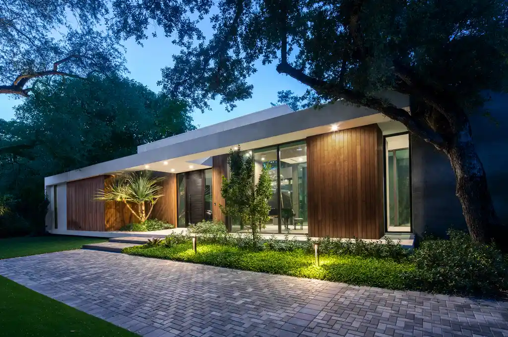 Oaks Residence by SDH Studio Architecture + Design A Floating Contemporary Home Embracing the Canopy of Mature Trees 1 Oaks Residence by SDH Studio Architecture + Design A Floating Contemporary Home Embracing the Canopy of Mature Trees