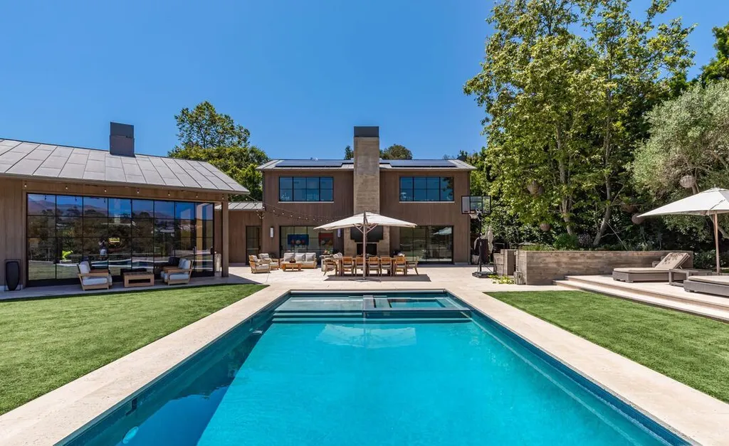 Most Expensive Homes in California 34 modern luxury home with pool terrace and outdoor dining area in Santa Monica