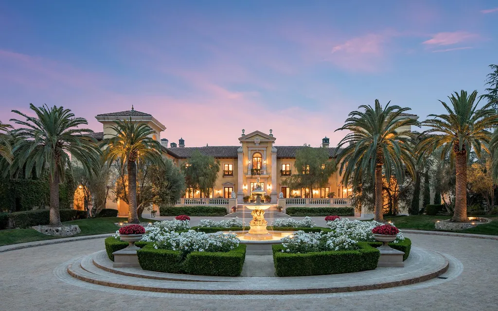 Largest Homes in California and What It Really Costs to Own Them 5 Villa Firenze Beverly Hills large Italian style mansion with expansive land