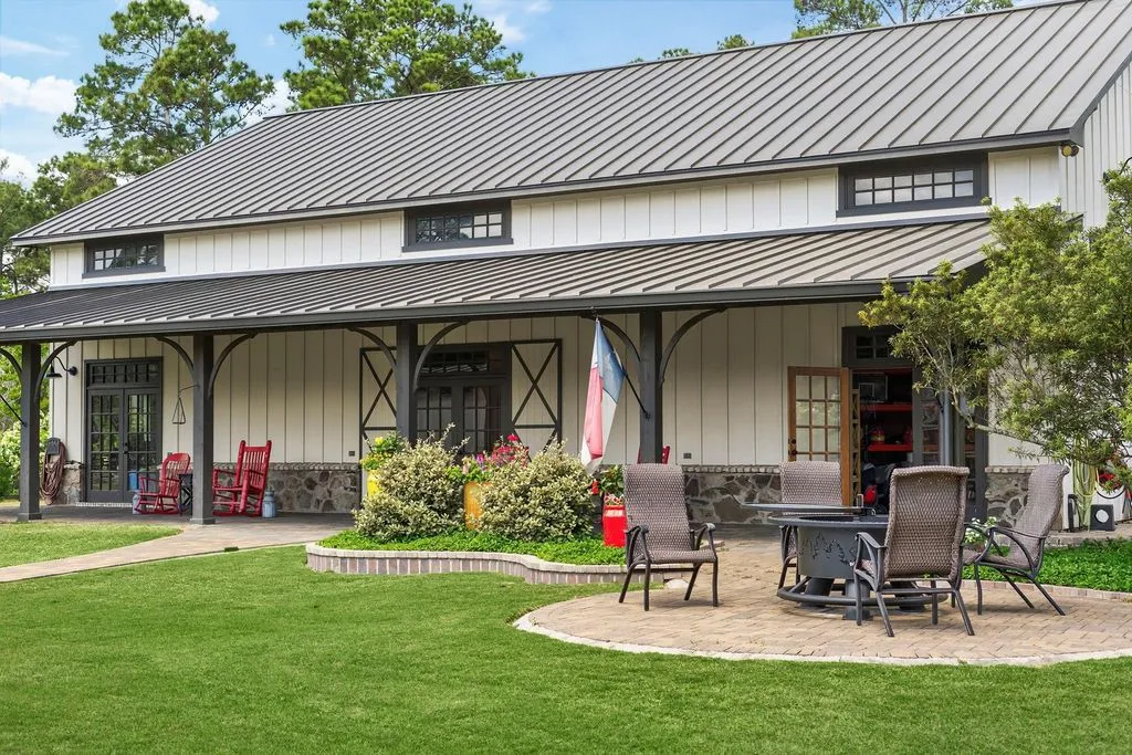 A Multigenerational Texas Estate in Tomball Lists for $6,000,000 With Resort Grounds and Private Guest Residence 10 Climate-controlled luxury barn with outdoor seating at 5 Willowcreek Ranch Dr in Tomball TX