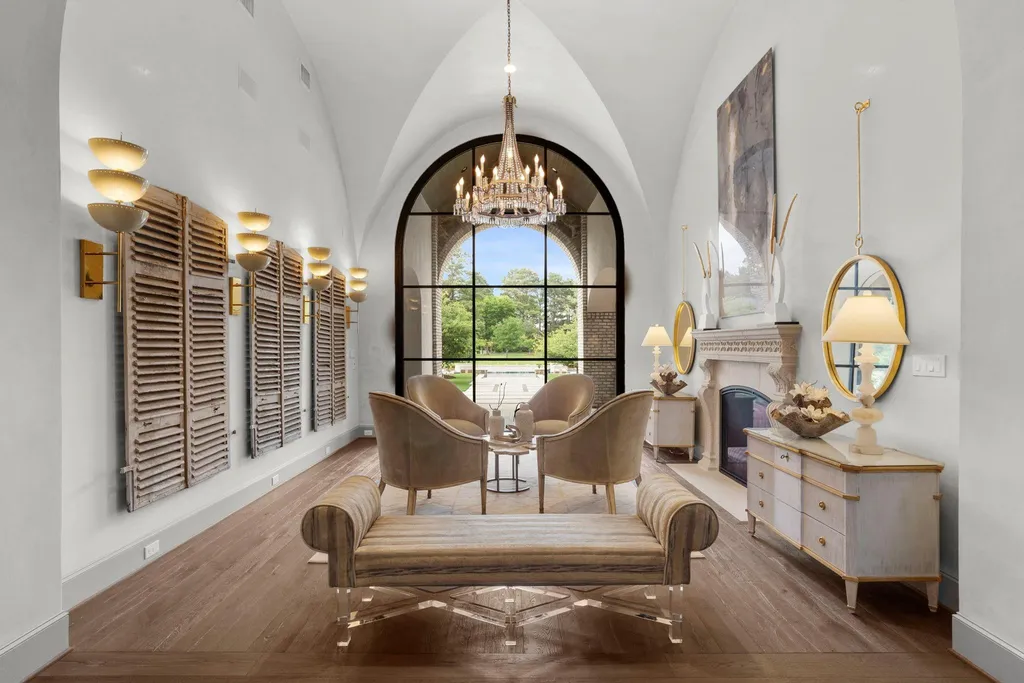 A Multigenerational Texas Estate in Tomball Lists for $6,000,000 With Resort Grounds and Private Guest Residence 3 Grand sitting room with vaulted ceilings and chandelier at 5 Willowcreek Ranch Dr in Tomball TX