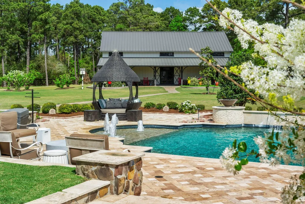 A Multigenerational Texas Estate in Tomball Lists for $6,000,000 With Resort Grounds and Private Guest Residence 9 Resort-style swimming pool and luxury barn at 5 Willowcreek Ranch Dr in Tomball TX